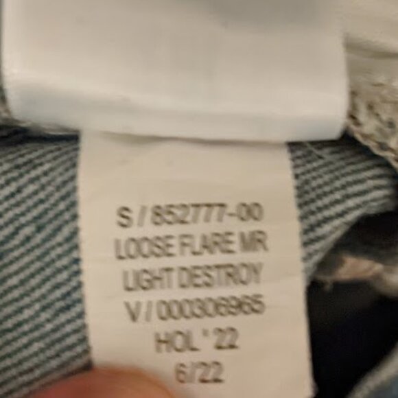 Gap - Mid Rise 90s Loose Flare Jeans 852777 | Size 30 Petite | Light Destroyed - Picture 12 of 17